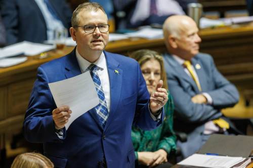 Progressive Conservative MLA Wayne Ewasko has put forward legislation to mandate three-point seatbelts on all school buses in Manitoba. (Mike Deal/Winnipeg Free Press files)